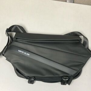 Mate Elan black crossbody bag